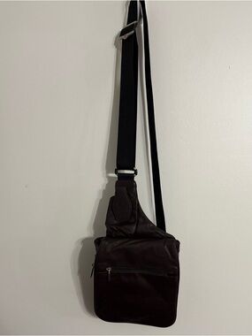 NWOT Travelon Vintage Leather Anti-Theft Sling Crossbody Bag - Brown UNISEX